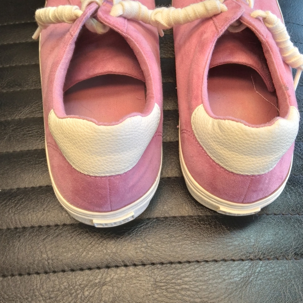 Pink Suede Shoes - Picture 5 of 8